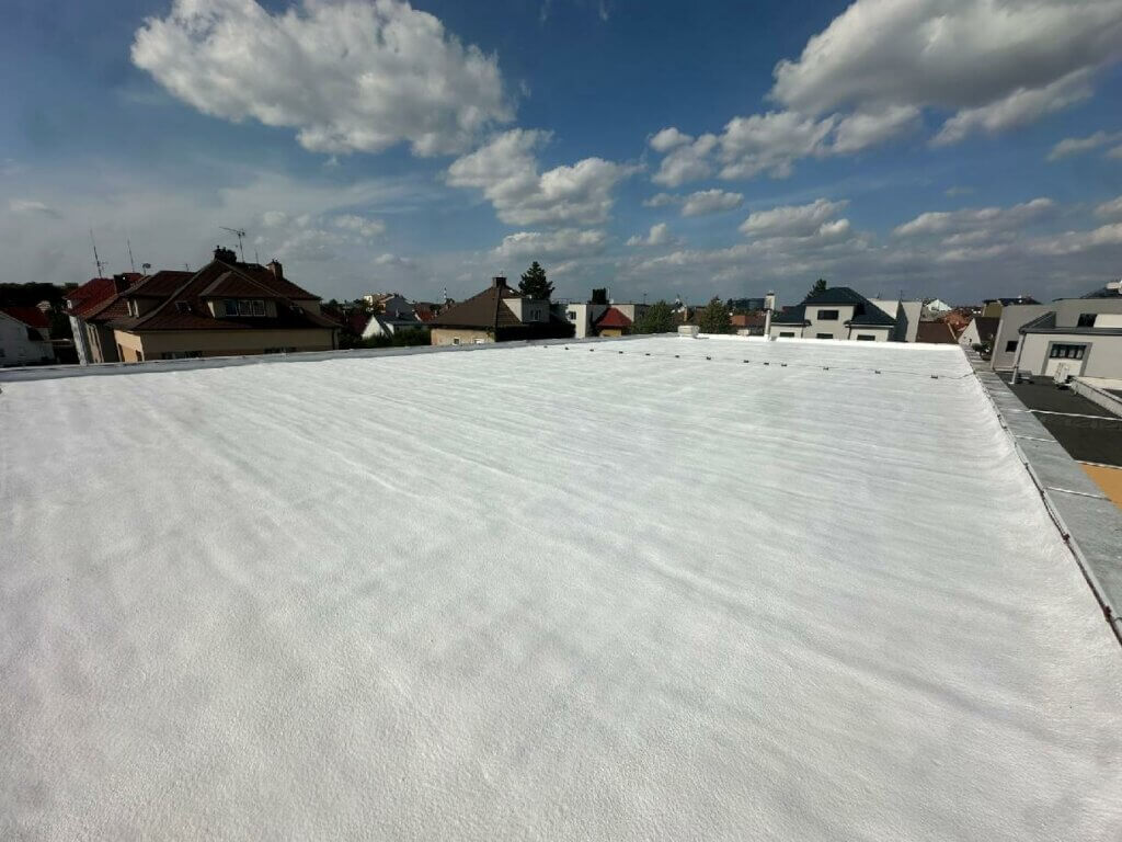 Izolace střechy Základní školy Hradec Králové
