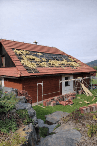 rozhrabaná minerální vata kunou