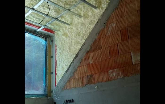 Pěnová izolace pro zateplení půdních prostor v Brně.