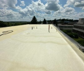 Renovace ploché střechy Dymokury.